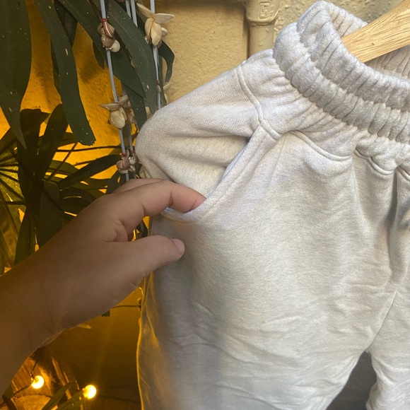 Woman’s Cinch Bottom Sweatpants. Size -M-L - Picture 7 of 16